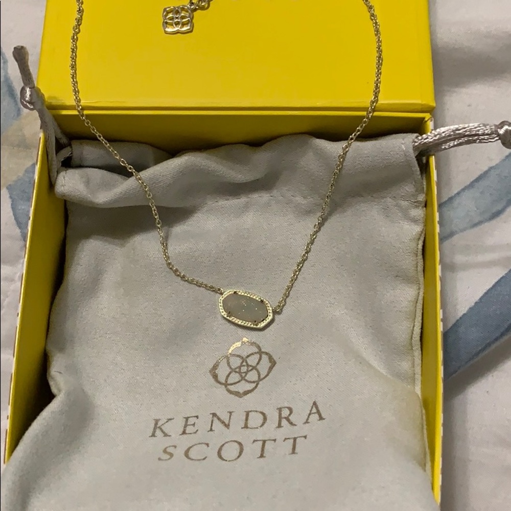 Kendra Scott necklace